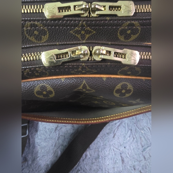 Louis Vuitton Brown Monogram Travel Bag - Picture 6 of 15